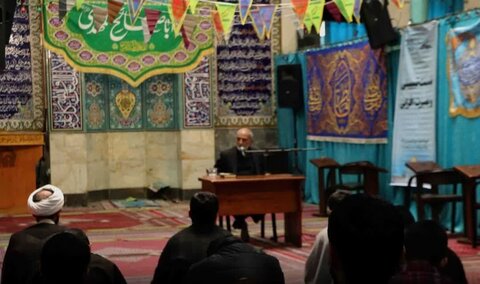 تصاویر برگزاری جلسه بصیرت سیاسی در مدرسه علمیه امیرالمومنین علیه السلام