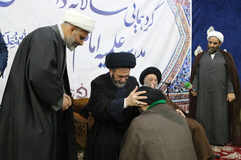 اولین گردهمایی سالانه دانش آموختگان اداور مدرسه علمیه امام خمینی(ره) اهواز