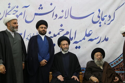 اولین گردهمایی سالانه دانش آموختگان اداور مدرسه علمیه امام خمینی(ره) اهواز