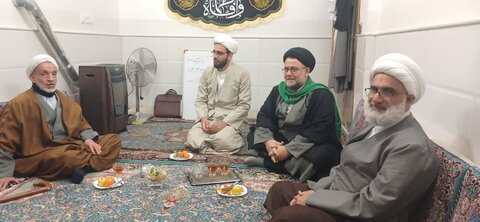 تصاویر/ دیدار صمیمانه مدیر مدرسه علمیه امیرالمومنین(ع) آران و بیدگل با روحانیون منطقه