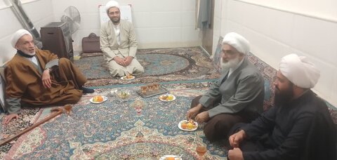 تصاویر/ دیدار صمیمانه مدیر مدرسه علمیه امیرالمومنین(ع) آران و بیدگل با روحانیون منطقه
