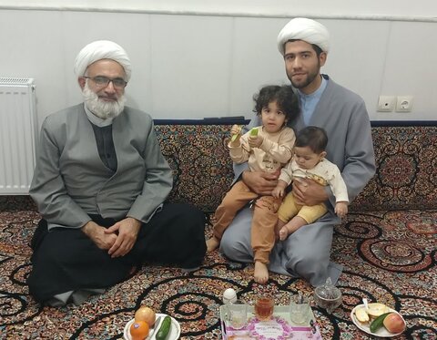 تصاویر/ دیدار صمیمانه مدیر مدرسه علمیه امیرالمومنین(ع) آران و بیدگل با روحانیون منطقه