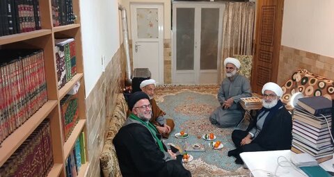 تصاویر/ دیدار صمیمانه مدیر مدرسه علمیه امیرالمومنین(ع) آران و بیدگل با روحانیون منطقه
