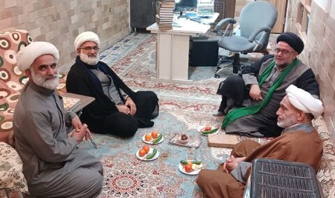 تصاویر/ دیدار صمیمانه مدیر مدرسه علمیه امیرالمومنین(ع) آران و بیدگل با روحانیون منطقه