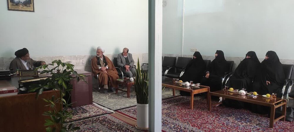 بررسی ارتقای هیئت امنا و تامین منابع مالی برای مدرسه علمیه الزهرا(س) بافق