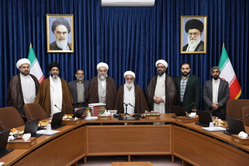 تصاویر/ دیدار اعضای دبیرخانه کنگره بین‌المللی بزرگداشت علامه میرحامدحسین لکهنوی با آیت الله شب زنده دار
