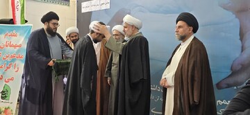 تصاویر/ آیین عمامه‌گذاری طلاب مدرسه علمیه حضرت ولیعصر(عج) ساوه