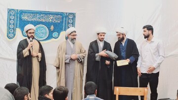 آیین عباپوشی طلاب مدرسه امام صادق(ع) زابل + تصاویر