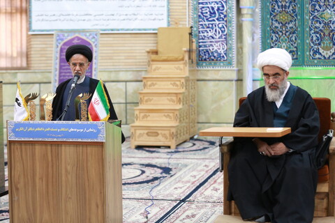 تصاویر/ رونمایی از موسوعه های اعتکاف و تمسک العتره الطاهره بالقرآن الکریم