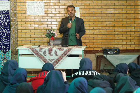 تصاویر / حضور امام جمعه قزوین در جمع دانش آموزان دختر دبیرستان فاطمیه