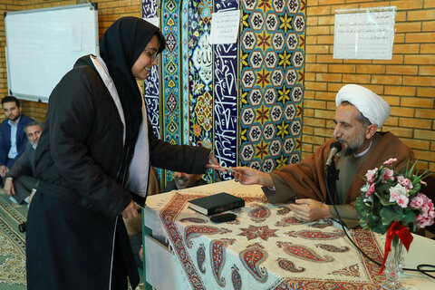 تصاویر / حضور امام جمعه قزوین در جمع دانش آموزان دختر دبیرستان فاطمیه