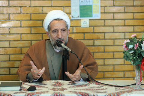 تصاویر / حضور امام جمعه قزوین در جمع دانش آموزان دختر دبیرستان فاطمیه
