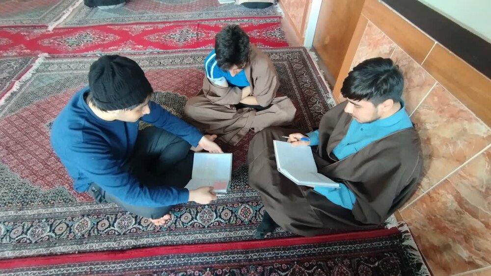 مباحثه عمومی طلاب مدرسه المهدی (عج) مشگین شهر