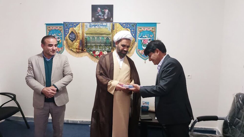 هشدار امام جمعه قلعه رئیسی؛ غفلت از جایگاه معلم، آسیب به جامعه است