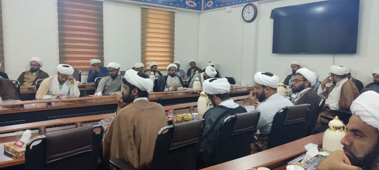 نشست مبلغین استان هرمزگان با موضوع نقش حلقه‌های میانی پیشران جامعه‌پردازی در نظام انقلابی