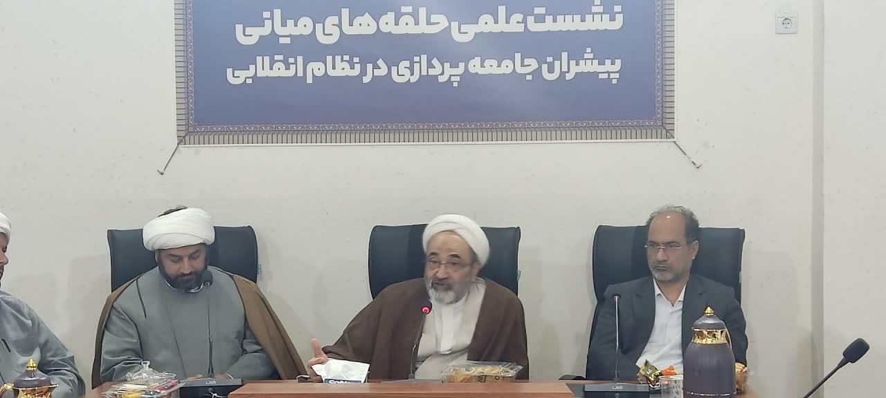 نشست مبلغین استان هرمزگان با موضوع نقش حلقههای میانی پیشران جامعهپردازی در نظام انقلابی