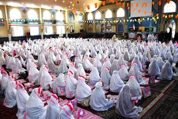 تصاویر/ جشن تکلیف دانش آموزان دختر در سلماس