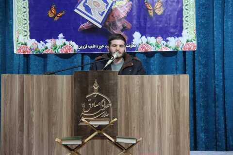 تصاویر /مسابقات قرائت قرآن - تفسیر - ترجمه واذان با حضور طلاب مدارس علمیه استان قزوین برگزار شد