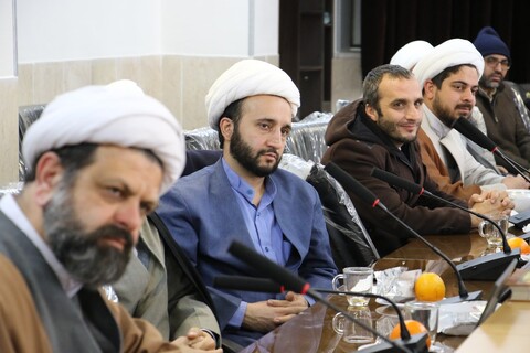 تصاویر|نشست هم اندیشی مسئولان هیئات مذهبی مدارس علمیه اصفهان