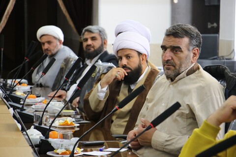 تصاویر|نشست هم اندیشی مسئولان هیئات مذهبی مدارس علمیه اصفهان