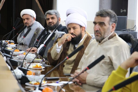 تصاویر|نشست هم اندیشی مسئولان هیئات مذهبی مدارس علمیه اصفهان