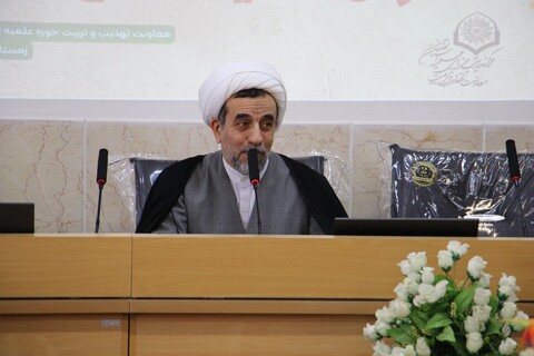 تصاویر|نشست هم اندیشی مسئولان هیئات مذهبی مدارس علمیه اصفهان