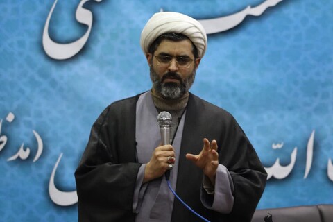 تصاویر/ دوره آشنایی با فرق انحرافی فعال در ایران در ارومیه