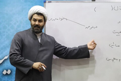 تصاویر/ دوره آشنایی با فرق انحرافی فعال در ایران در ارومیه