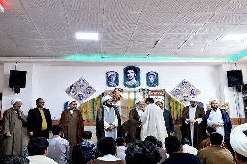 تقدیر از ممتازین تحصیلی مدرسه علمیه امام خمینی(ره) سنقر و کلیایی