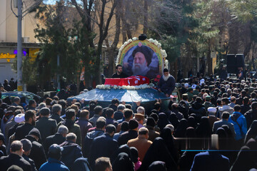 فیلم| مراسم تشییع پیکر آیت الله مستجابی