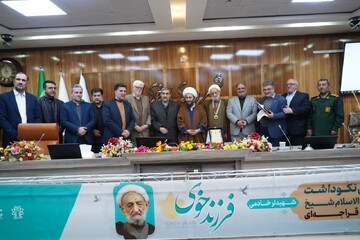 تصاویر/  تجلیل از خدمات ۵۰ ساله استاد حوزه علمیه خوی