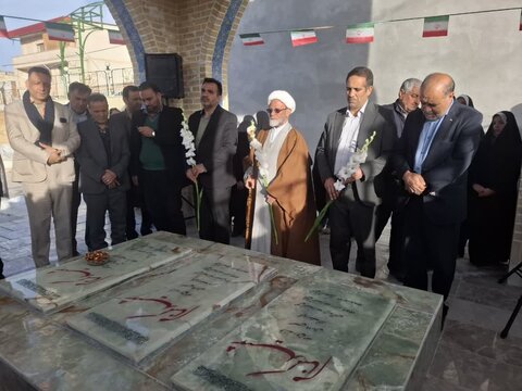 ادای احترام مسئولان به شهدای جوشقان قالی کاشان