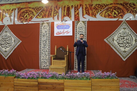 تصاویر/ اختتامیه برنامه های دهه مهدویت و تجلیل از حاج غلامرضا سازگار، شاعر اهل‌بیت(ع) در اصفهان