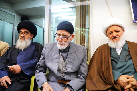 تصاویر/ اختتامیه برنامه های دهه مهدویت و تجلیل از حاج غلامرضا سازگار، شاعر اهل‌بیت(ع) در اصفهان