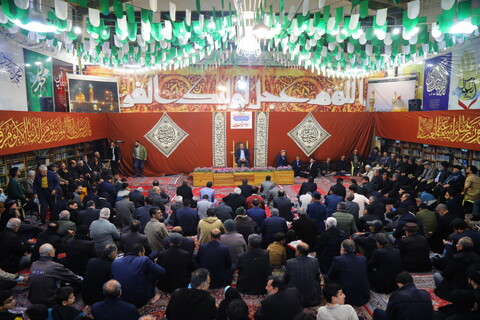 تصاویر/ اختتامیه برنامه های دهه مهدویت و تجلیل از حاج غلامرضا سازگار، شاعر اهل‌بیت(ع) در اصفهان