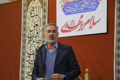 تصاویر/ اختتامیه برنامه های دهه مهدویت و تجلیل از حاج غلامرضا سازگار، شاعر اهل‌بیت(ع) در اصفهان