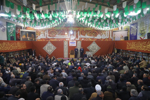 تصاویر/ اختتامیه برنامه های دهه مهدویت و تجلیل از حاج غلامرضا سازگار، شاعر اهل‌بیت(ع) در اصفهان