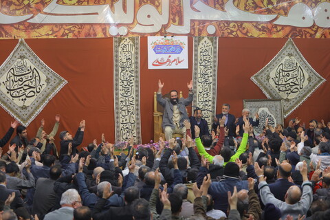 تصاویر/ اختتامیه برنامه های دهه مهدویت و تجلیل از حاج غلامرضا سازگار، شاعر اهل‌بیت(ع) در اصفهان