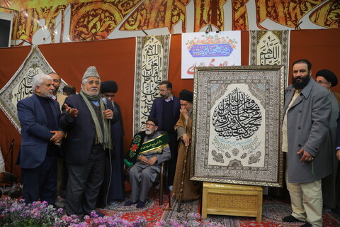 تصاویر/ اختتامیه برنامه های دهه مهدویت و تجلیل از حاج غلامرضا سازگار، شاعر اهل‌بیت(ع) در اصفهان