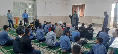 تصاویر/ جشن تکلیف دانش‌آموزان مدرسه آیت‌الله طالقانی سفیدشهر آران و بیدگل