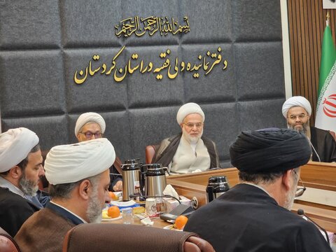 تصاویر/جلسه هیئات امنای حوزه علمیه خواهران استان کردستان