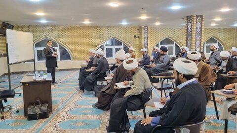 تصاویر/برگزاری دوره‌های دانش‌افزایی اصول و مهارت‌های عمومی تدریس