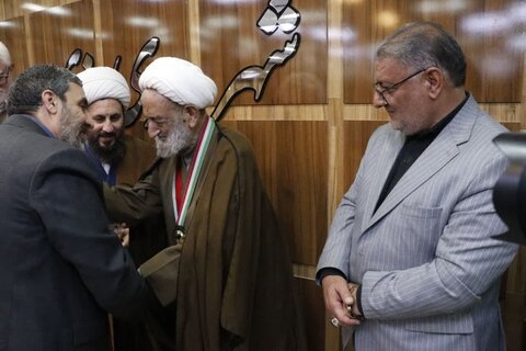 تجلیل از خدمات ۵۰ ساله استاد حوزه علمیه خوی
