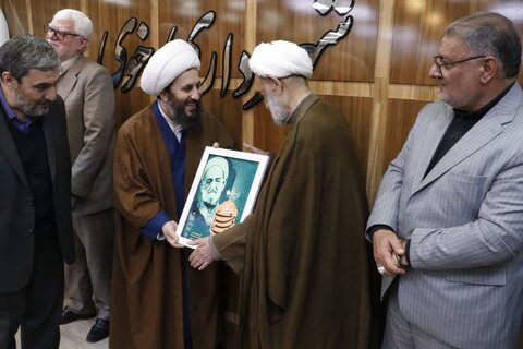 تجلیل از خدمات ۵۰ ساله استاد حوزه علمیه خوی
