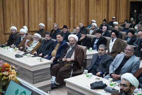 تجلیل از خدمات ۵۰ ساله استاد حوزه علمیه خوی
