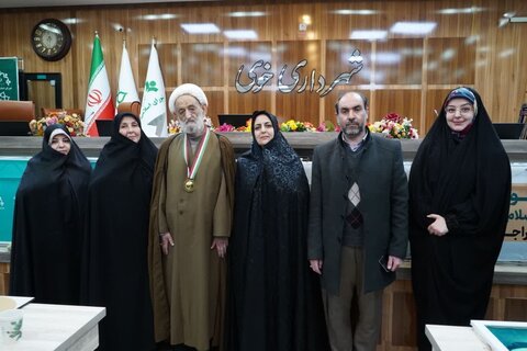 تجلیل از خدمات ۵۰ ساله استاد حوزه علمیه خوی
