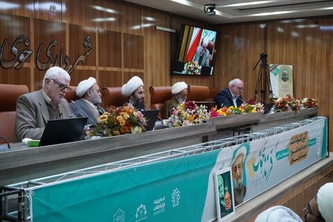 تجلیل از خدمات ۵۰ ساله استاد حوزه علمیه خوی
