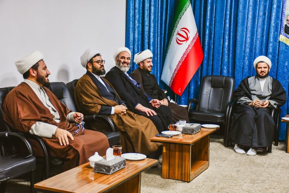 دیدار اساتید مدرسه علمیه تکاب با امام جمعه این شهر