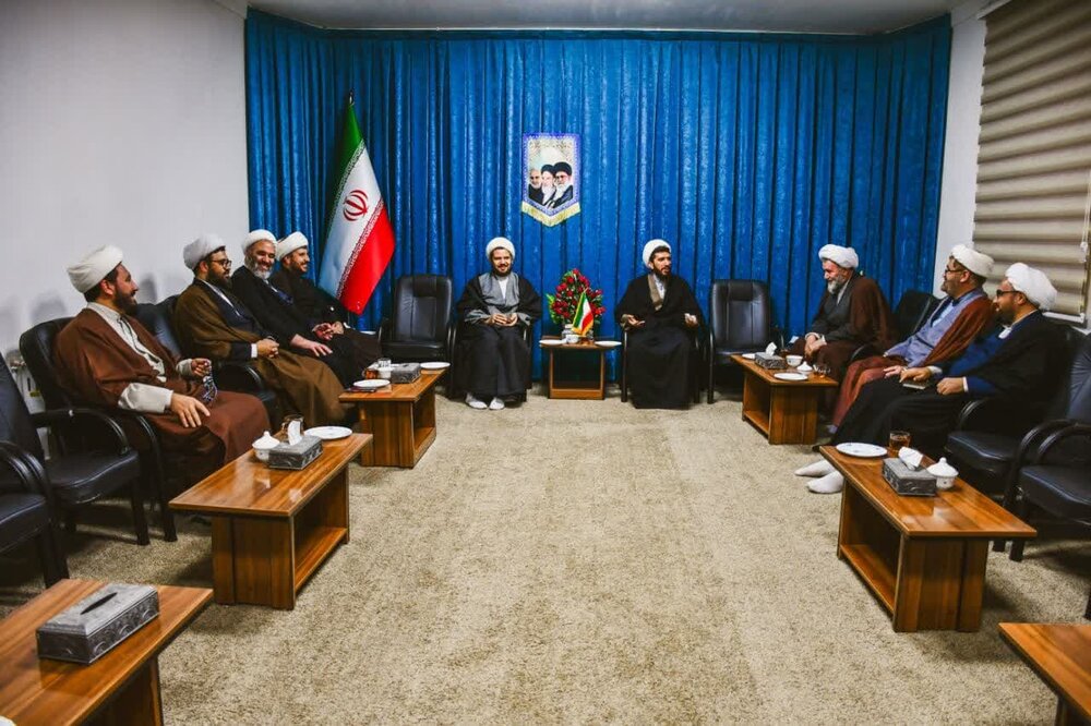 دیدار اساتید مدرسه علمیه تکاب با امام جمعه این شهر