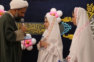 تصاویر/ جشن تکلیف ۱۳۰۰ دانش آموز دختر در بناب